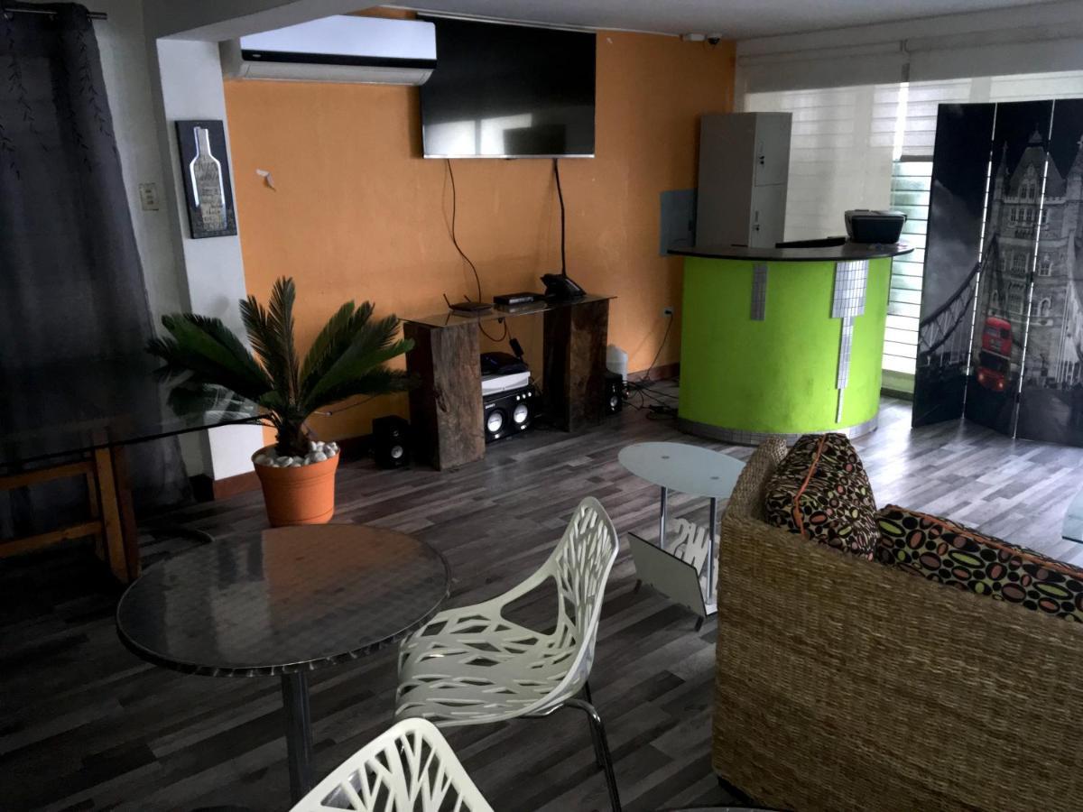 Serenade Lodging Rooms Panama City Exteriör bild